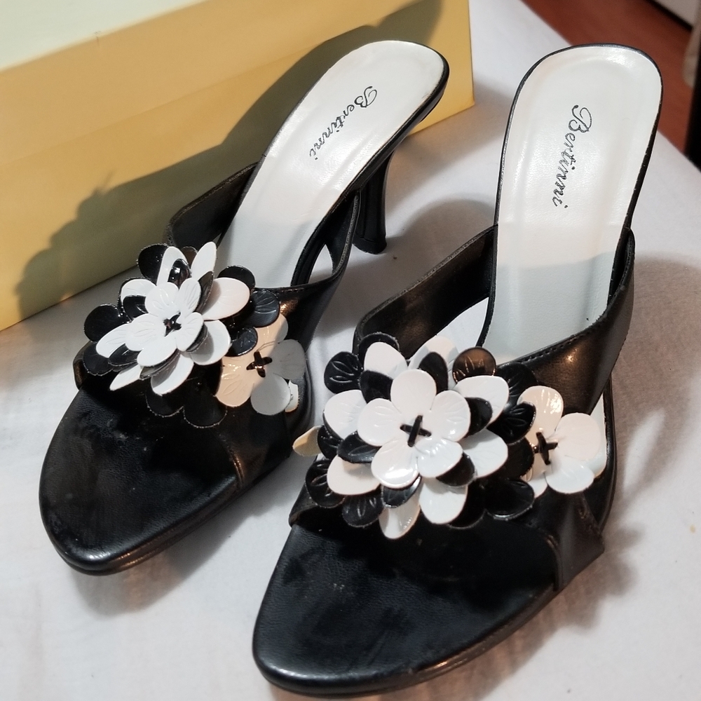 Women's shoes